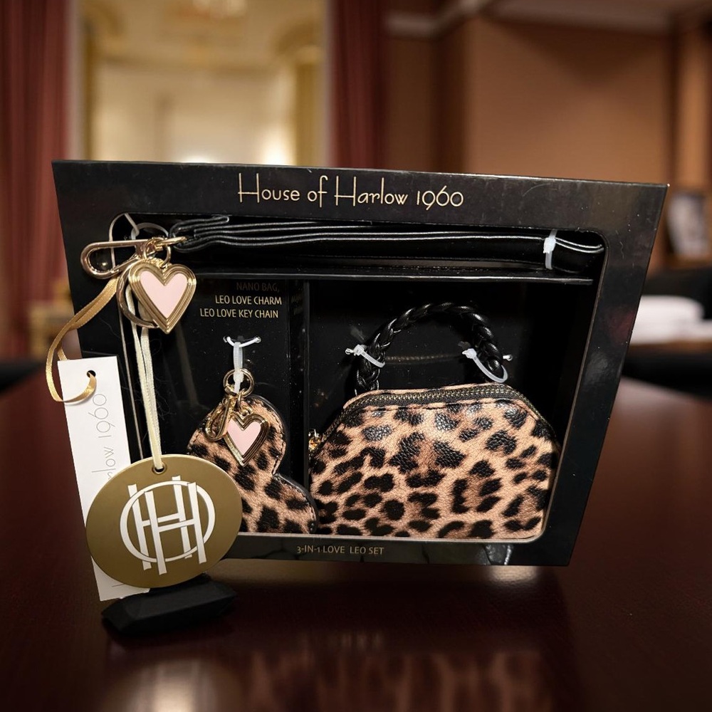 House of Harlow 1960 NWT Leopard Print Wristlet Purse Key Chain Set (P212)